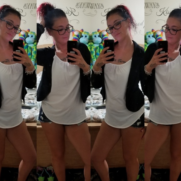 Meet your Posher, Meagan - Picture 2 of 5